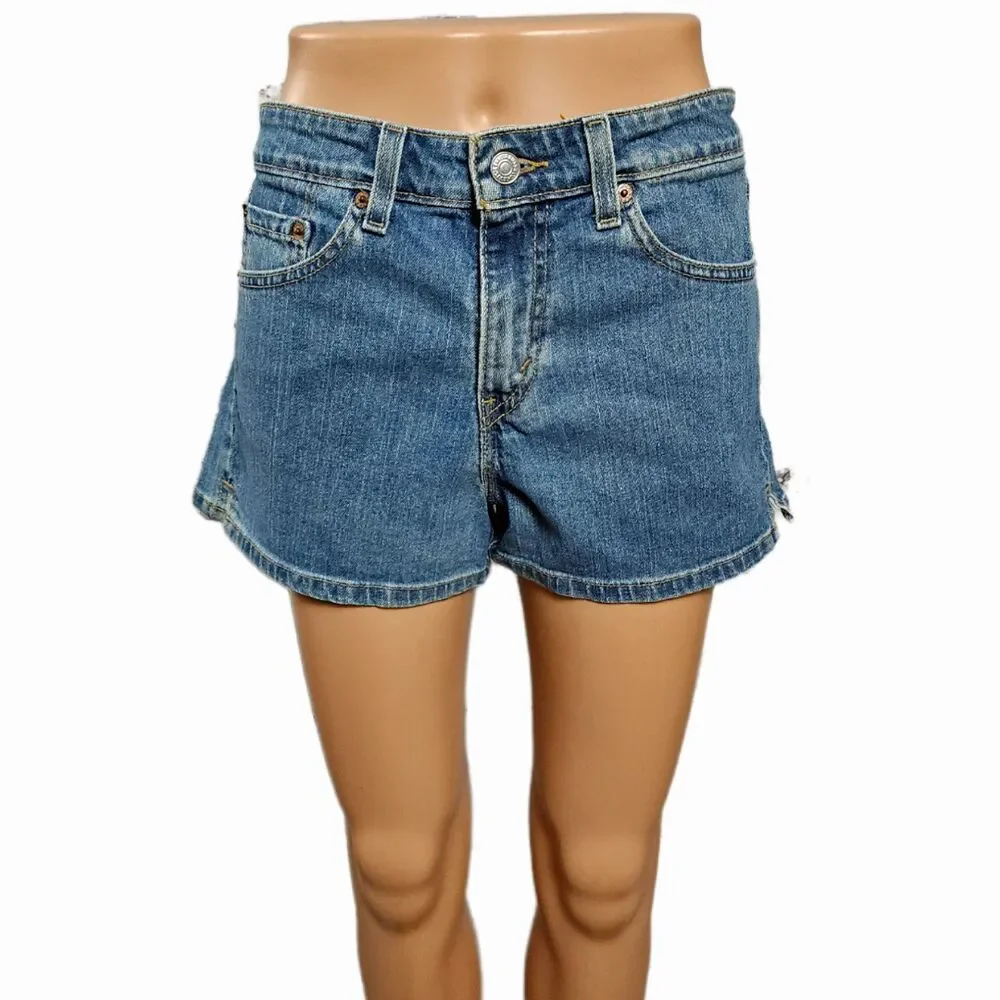 Vintage 2003 Levi’s Red Tab Denim Shorts - Size 9 - Mid Rise 10